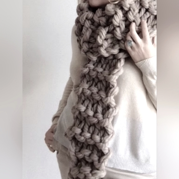 Scarf- Oversized Chunky Oatmeal color - Picture 2 of 3